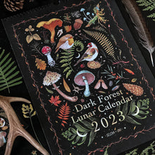 Charger l&#39;image dans la galerie, Calendrier lunaire de la forêt sombre 2024/2023