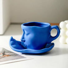 Charger l&#39;image dans la galerie, Métal touchant le visage créatif baiser en céramique Tasse à café