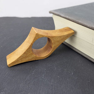 Aide à la lecture en bois