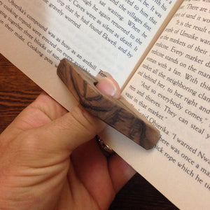 Aide à la lecture en bois