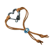 Charger l&#39;image dans la galerie, Bracelet à ongles en fer à cheval d’amour fait à la main