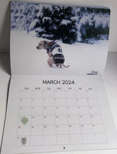 Charger l&#39;image dans la galerie, Calendrier 2024 : Les chiens font leurs besoins dans de beaux endroits