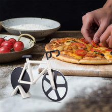 Charger l&#39;image dans la galerie, Coupe-pizza à Roulettes en Forme Vélo / Moto
