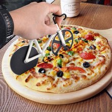 Charger l&#39;image dans la galerie, Coupe-pizza à Roulettes en Forme Vélo / Moto