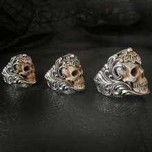 Charger l&#39;image dans la galerie, Bague tête de mort en bois de cerf à armure florale polonaise vintage