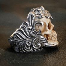 Charger l&#39;image dans la galerie, Bague tête de mort en bois de cerf à armure florale polonaise vintage