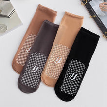 Charger l&#39;image dans la galerie, Chaussettes invisibles en soie cristalline antidérapante