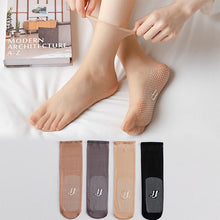 Charger l&#39;image dans la galerie, Chaussettes invisibles en soie cristalline antidérapante