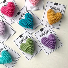 Charger l&#39;image dans la galerie, Petit cadeau en forme de coeur crocheté Pochettes