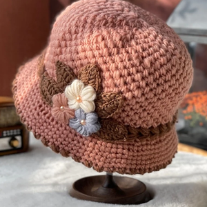 Chapeau en laine tricoté à fleurs épaisses pour femmes