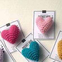 Charger l&#39;image dans la galerie, Petit cadeau en forme de coeur crocheté Pochettes