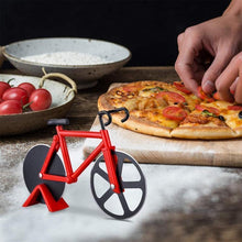 Charger l&#39;image dans la galerie, Coupe-pizza à Roulettes en Forme Vélo / Moto