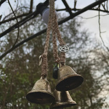 Charger l&#39;image dans la galerie, Cloche porte-bonheur de l&#39;exorcisme