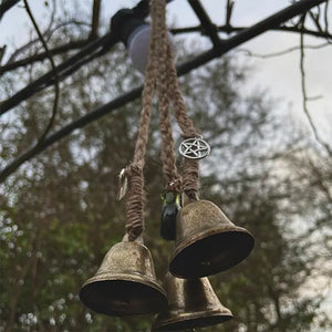 Cloche porte-bonheur de l'exorcisme