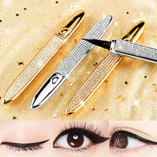 Charger l&#39;image dans la galerie, Cils et eye-liner sans bavure