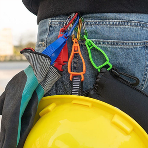 Clip multifonctionnel pour gants
