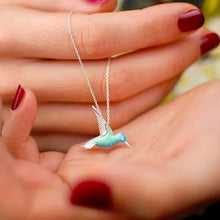 Charger l&#39;image dans la galerie, Collier colibri en émail