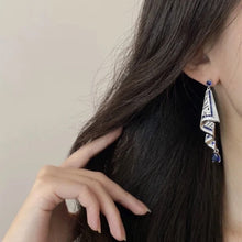 Charger l&#39;image dans la galerie, Boucles d&#39;oreilles vintage en satin