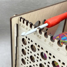 Charger l&#39;image dans la galerie, Bol à fil en bois tout-en-un – Outil de tricot multifonctionnel