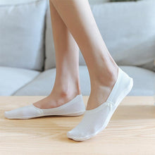 Charger l&#39;image dans la galerie, Chaussettes Invisibles Antidérapantes Respirantes en Soie Glace