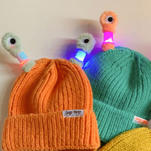 Petit bonnet de monstre lumineux