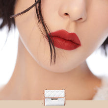 Charger l&#39;image dans la galerie, Ensemble de rouge à lèvres Velvet Matte avec pochette à chaîne Glamour