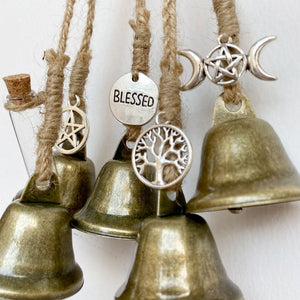 Cloche porte-bonheur de l'exorcisme