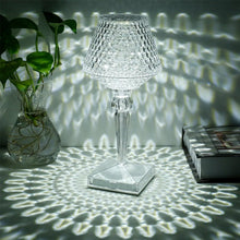 Charger l&#39;image dans la galerie, Lampe de table en cristal