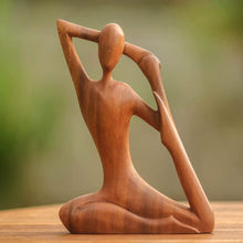 Charger l&#39;image dans la galerie, Sculpture de Yogi en bois