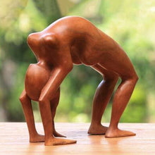 Charger l&#39;image dans la galerie, Sculpture de Yogi en bois