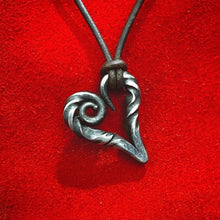 Charger l&#39;image dans la galerie, Collier Croix/Coeur Vintage